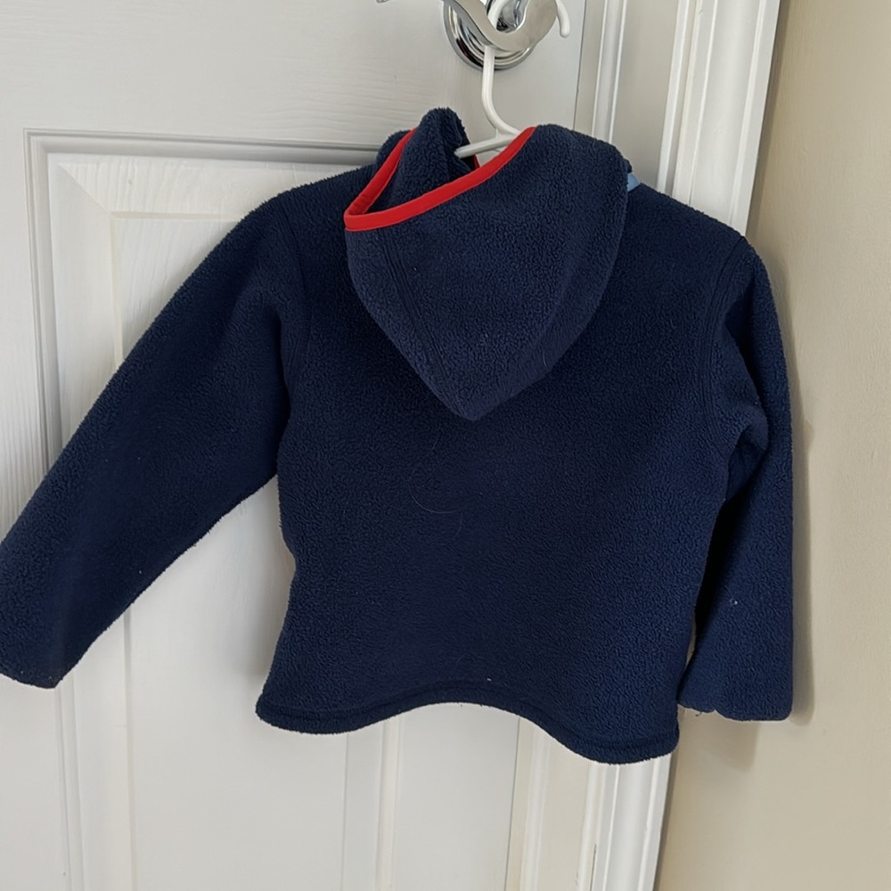 Unisex Patagonia fleece. navy blue with red piping. - Picture 2 of 3